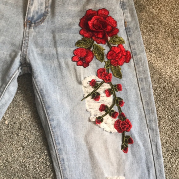 Floral patched “mom” jeans - Picture 2 of 3